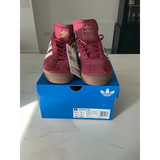 Men’s Adidas trainers.New. 8